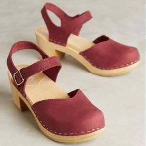 Sandgrens Victoria Clogs Sz 38 in Berry